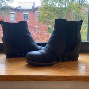 Sorel Joan of Arctic Wedge Chelsea Boots Sz 9